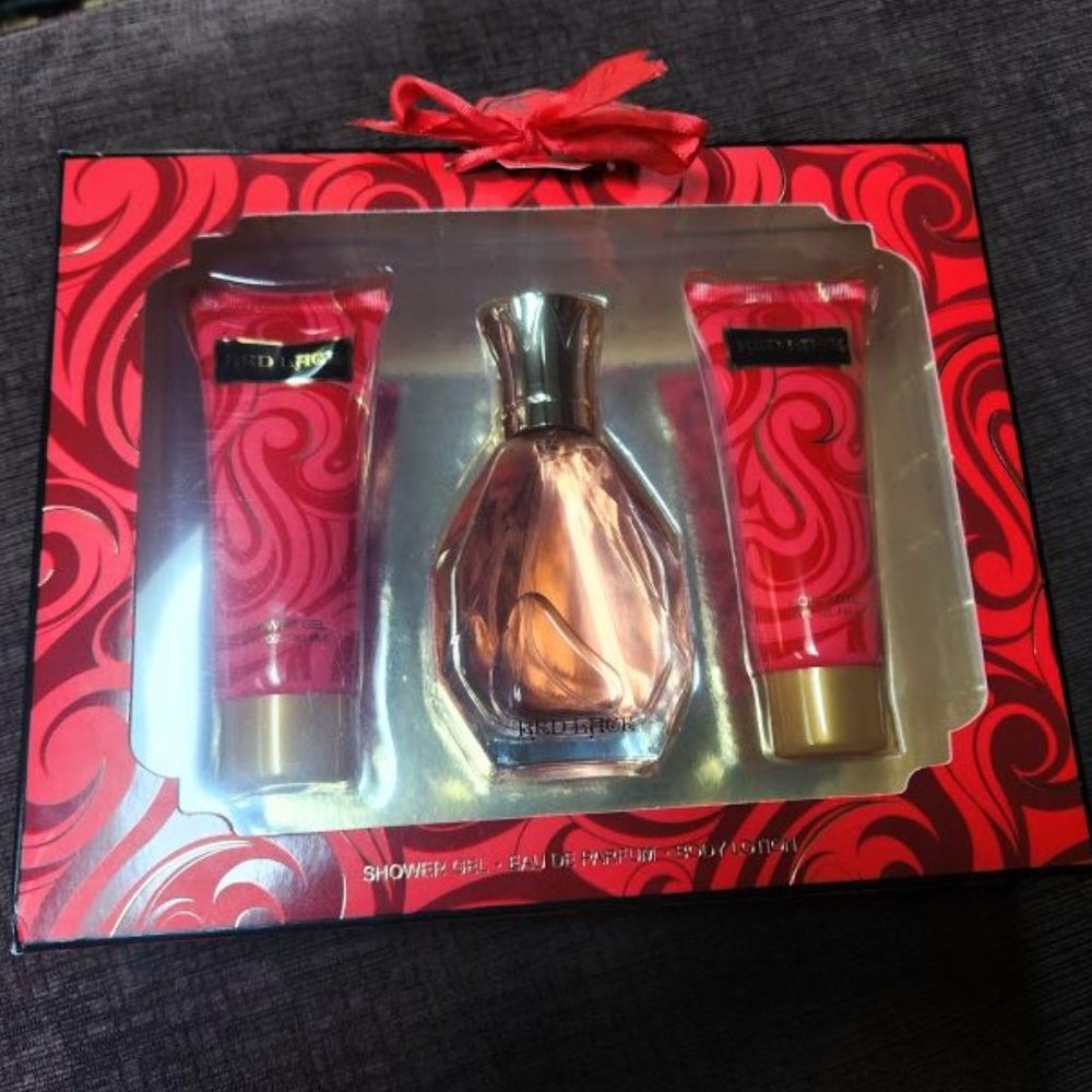 NIB Red Lace parfum / lotion / shower gel boxed gift set - Beyonce Heat